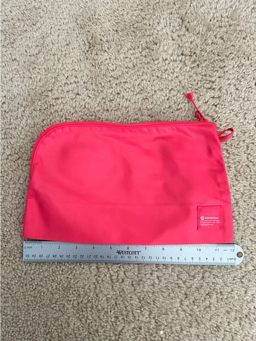 Lululemon Lightweight Zipper Pouch Cosmetic‎ Bag 4L in Lipgloss EUC - Picture 7 of 8